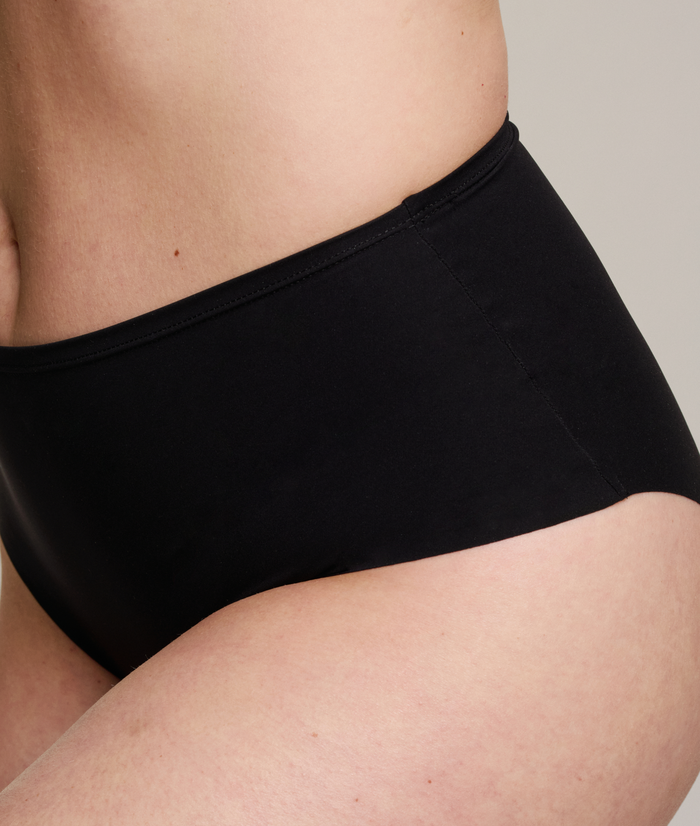 High-Waisted invisible Brief