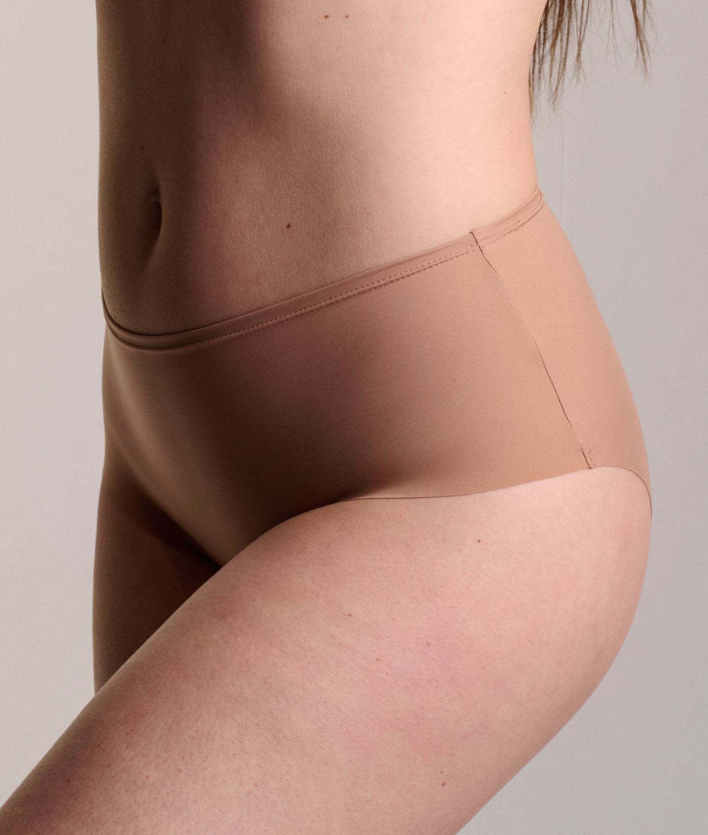 High-Waisted invisible Brief
