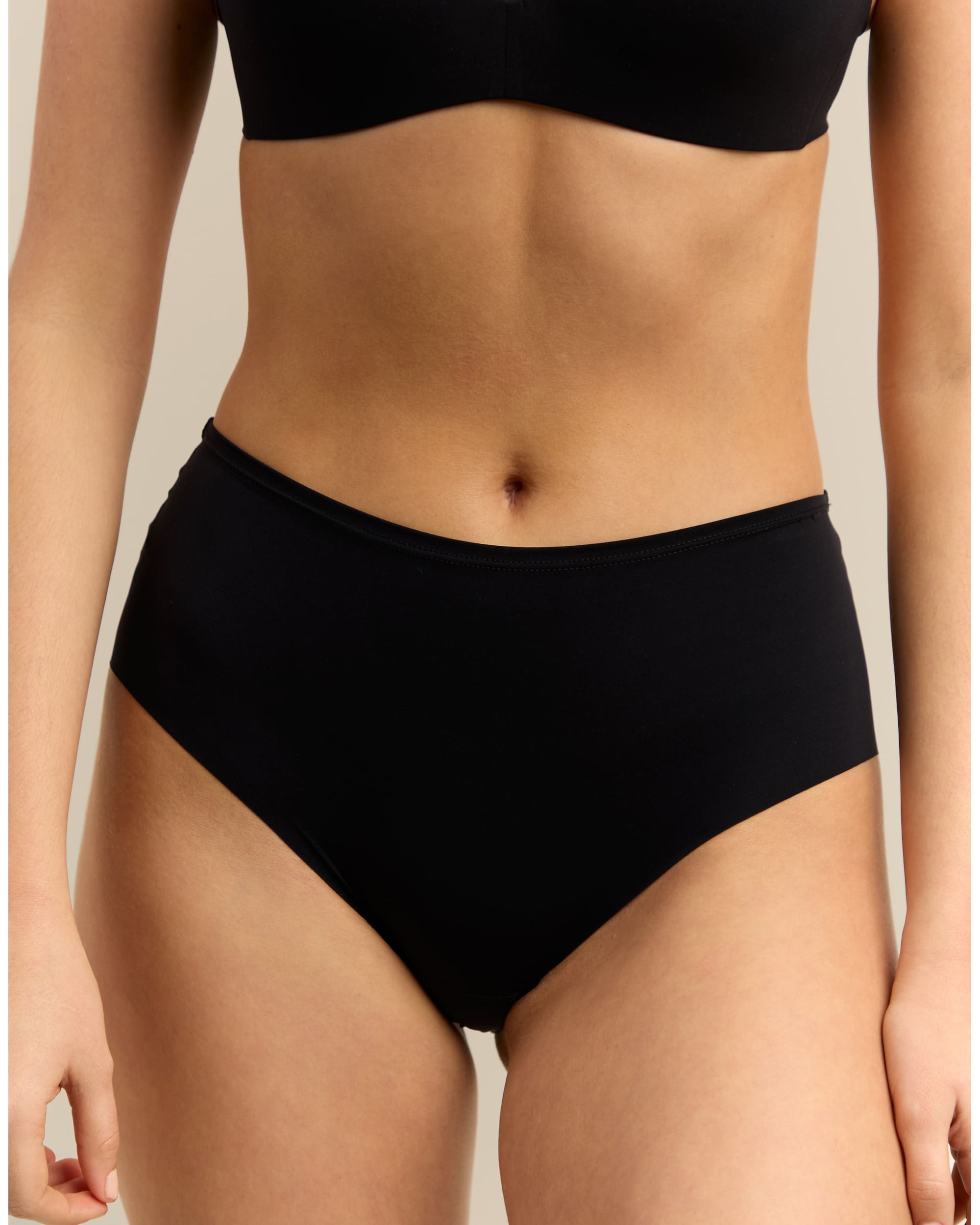High-Waisted invisible Brief