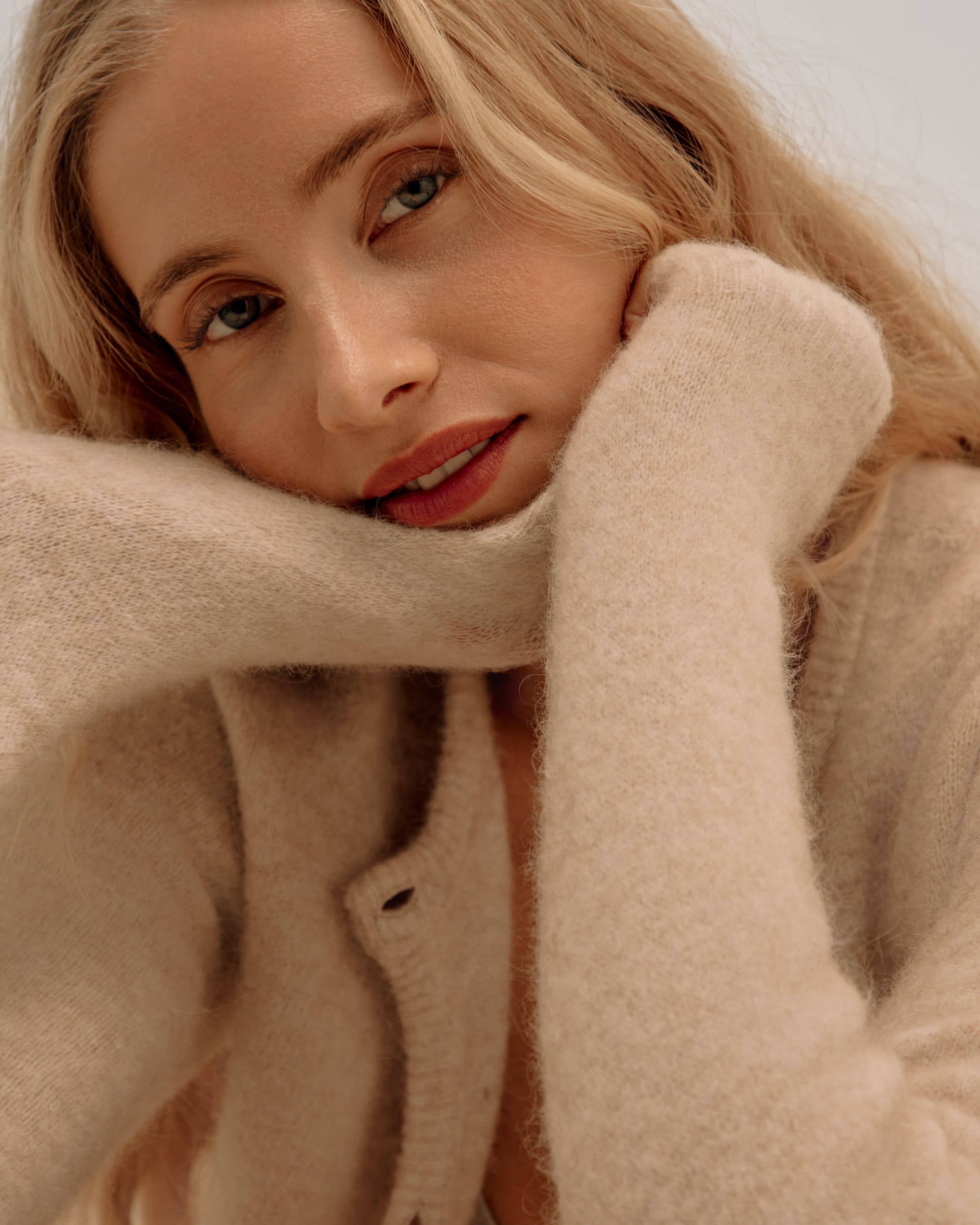 Round Neck Cardigan with Alpaca - Beige